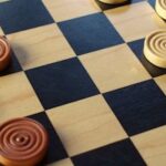 الداما الروسية: استراتيجية كلاسيكية برؤية عصرية (Russian Checkers)